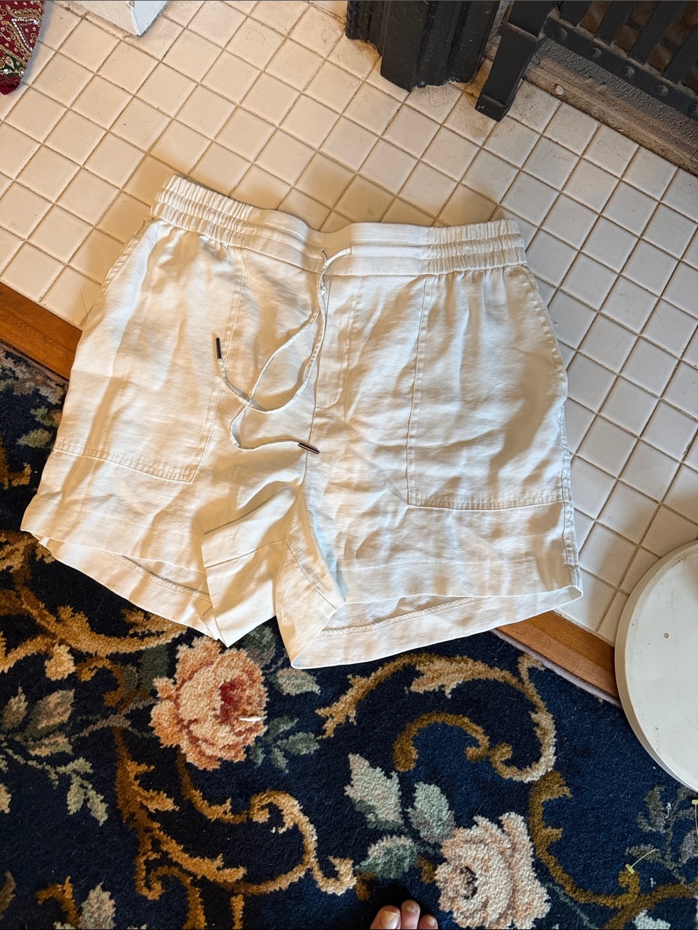 Kersh cream pocketed relax drawstring shorts- worn twice